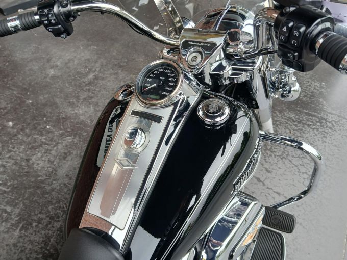 HARLEY-DAVIDSON TOURING ROAD KING 1745 STANDARD 4