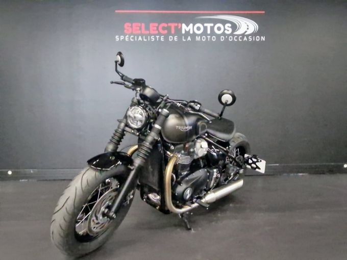 TRIUMPH Bonneville Bobber 17 4