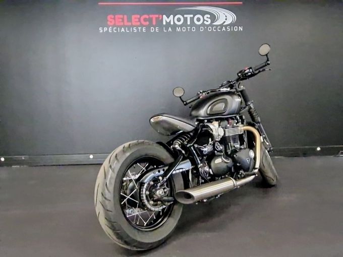 TRIUMPH Bonneville Bobber 17 4