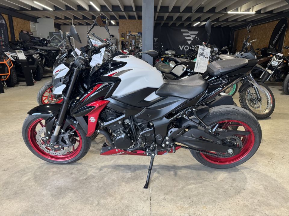 SUZUKI GSX-S 750 4