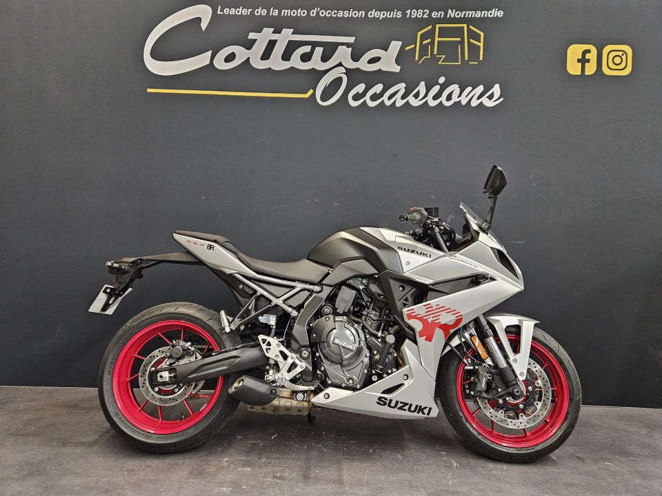 SUZUKI GSX-8R 4