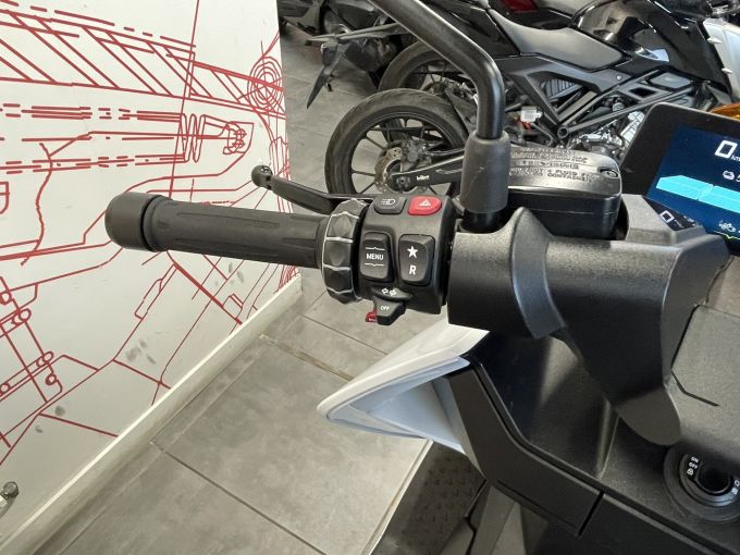 BMW CE 04 4
