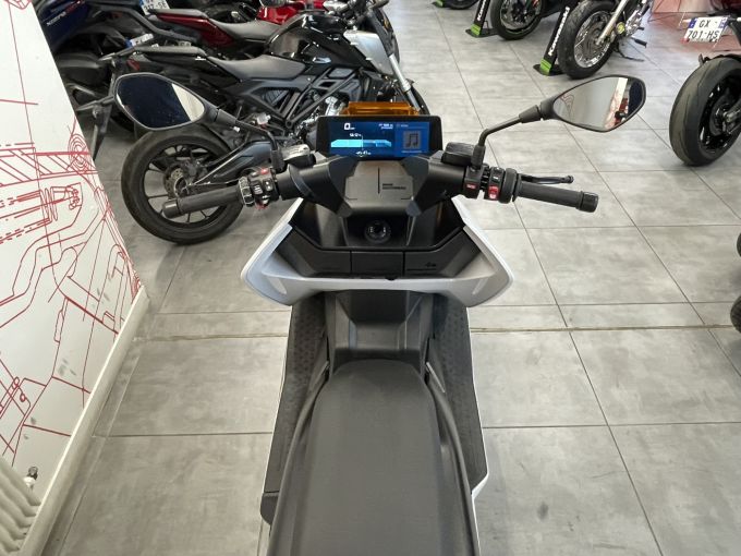 BMW CE 04 4