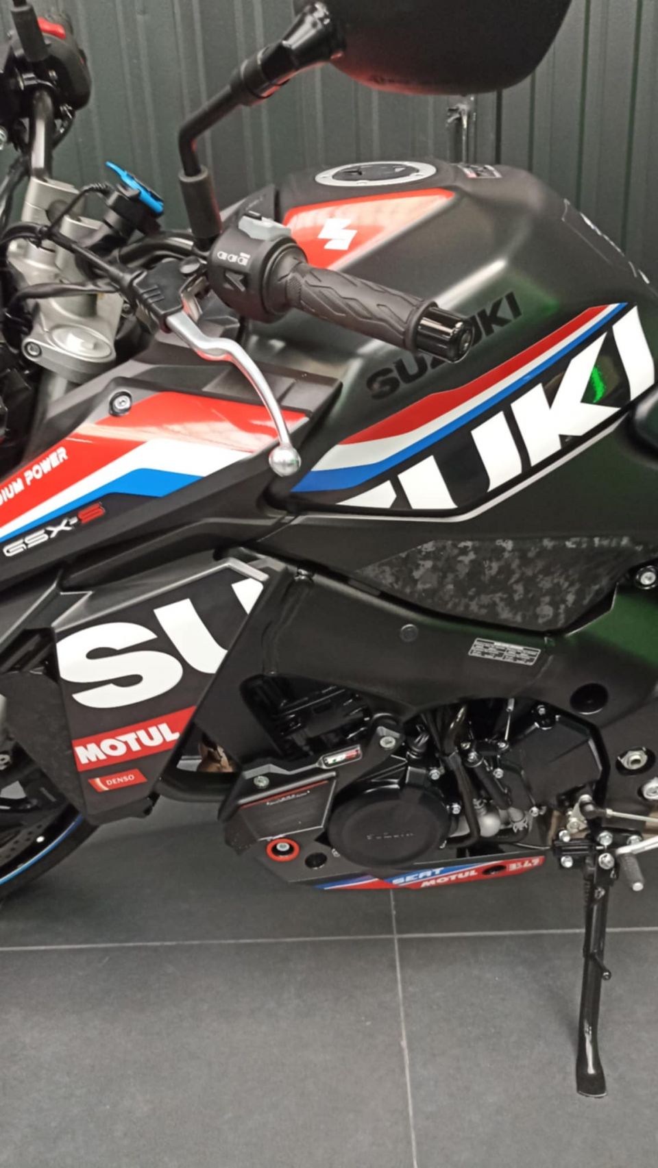 SUZUKI GSX-S 950 A2 4