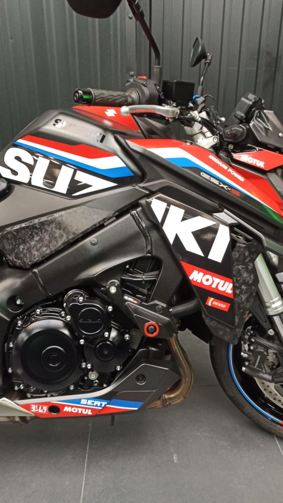 SUZUKI GSX-S 950 A2 4