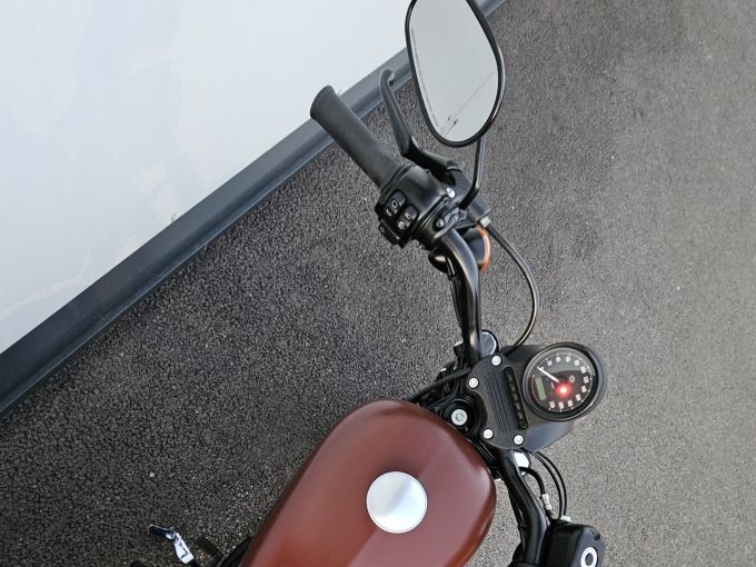 HARLEY-DAVIDSON SPORTSTER IRON 883 4