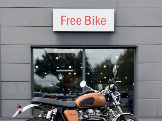 TRIUMPH BONNEVILLE 865 T100 4