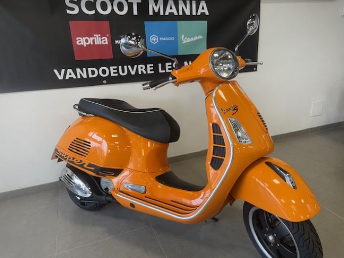 VESPA GTS SUPER SPORT 4
