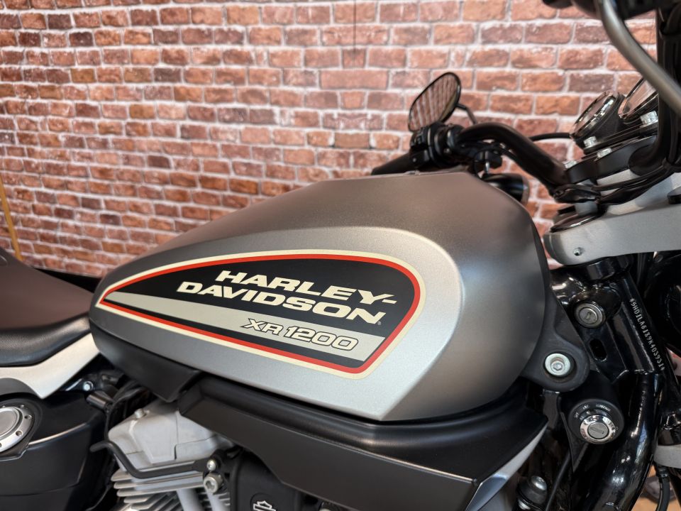 HARLEY-DAVIDSON SPORTSTER XR1200 4