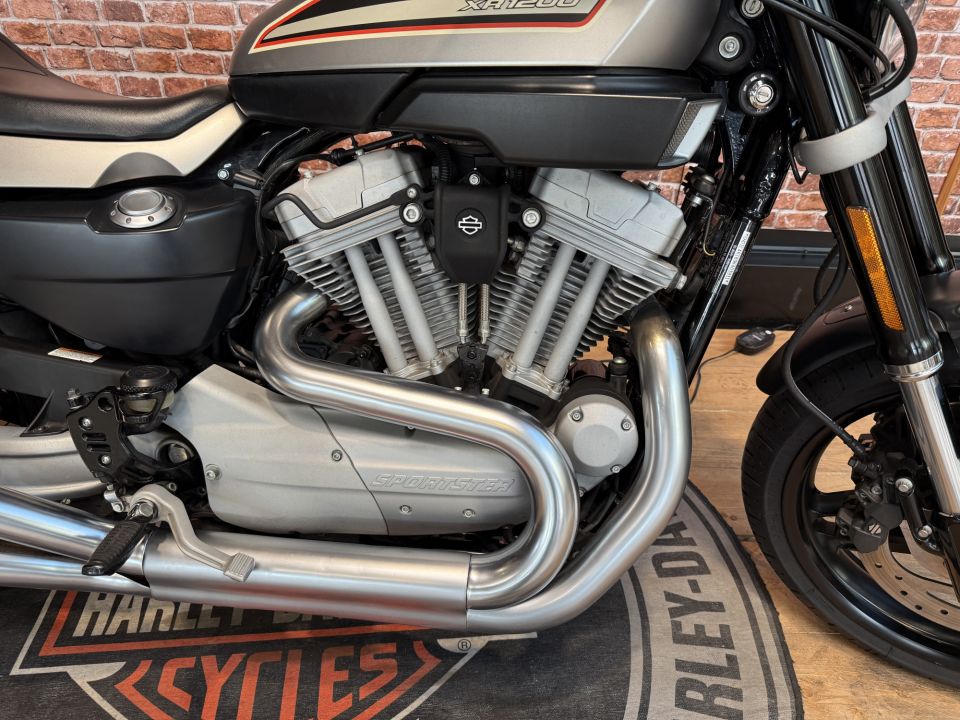 HARLEY-DAVIDSON SPORTSTER XR1200 4