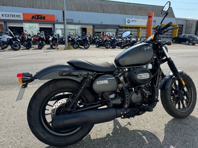 HYOSUNG 125 BOBBER 4