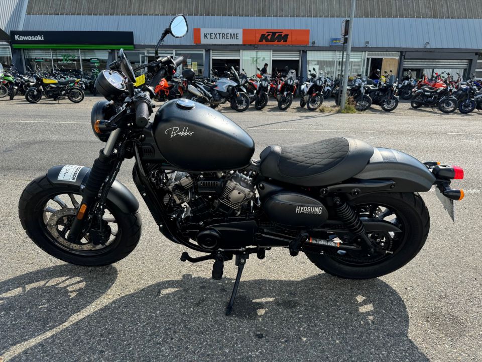 HYOSUNG 125 BOBBER 4