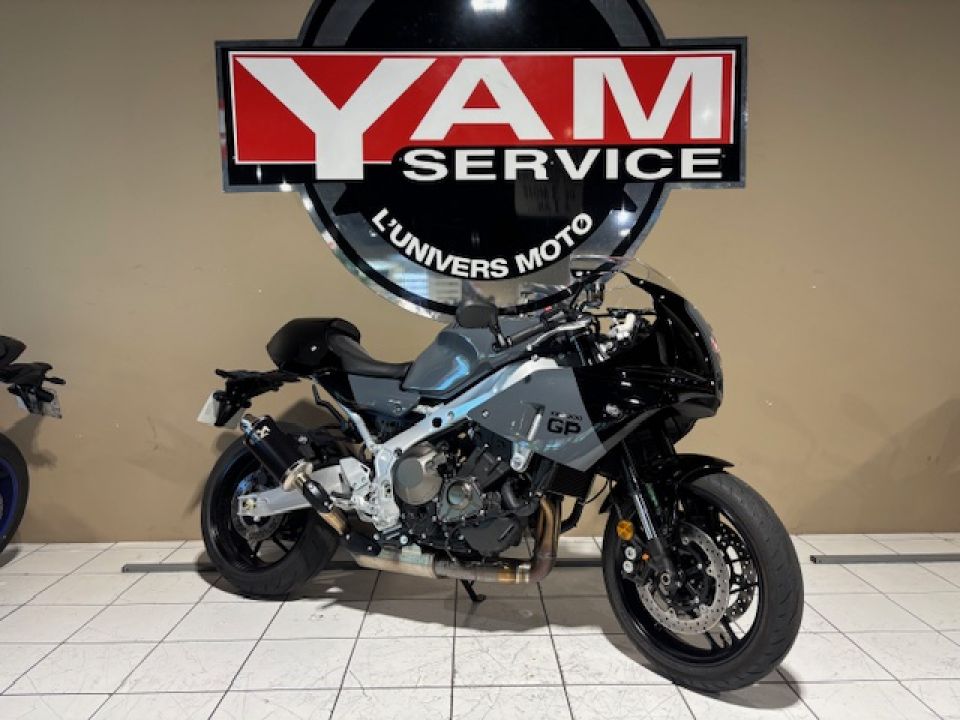 YAMAHA XSR 900 GP 4