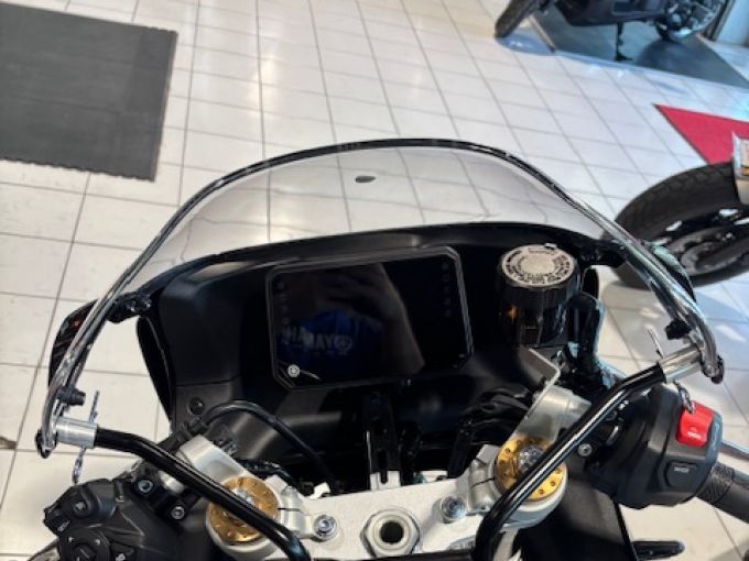 YAMAHA XSR 900 GP 4