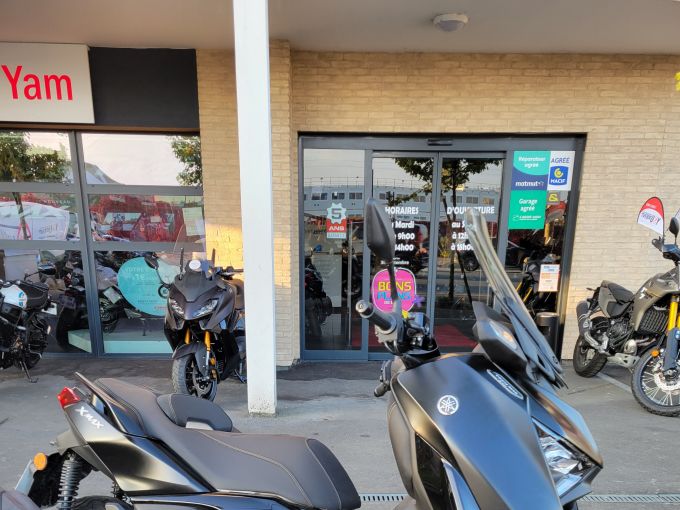YAMAHA XMAX 125 TECH MAX 4