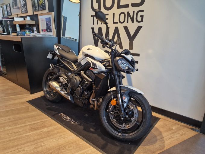 TRIUMPH STREET TRIPLE 765 R A2 4