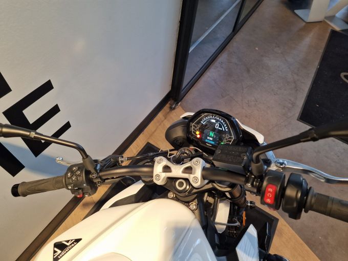 TRIUMPH STREET TRIPLE 765 R A2 4