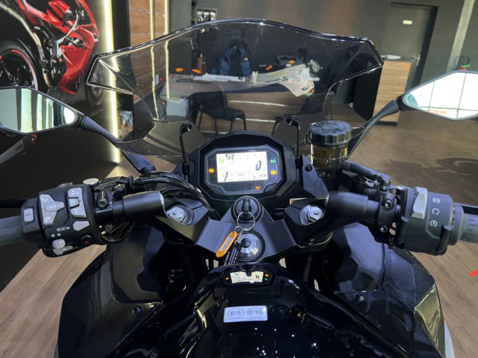 KAWASAKI NINJA 1000 SX TOURER 4