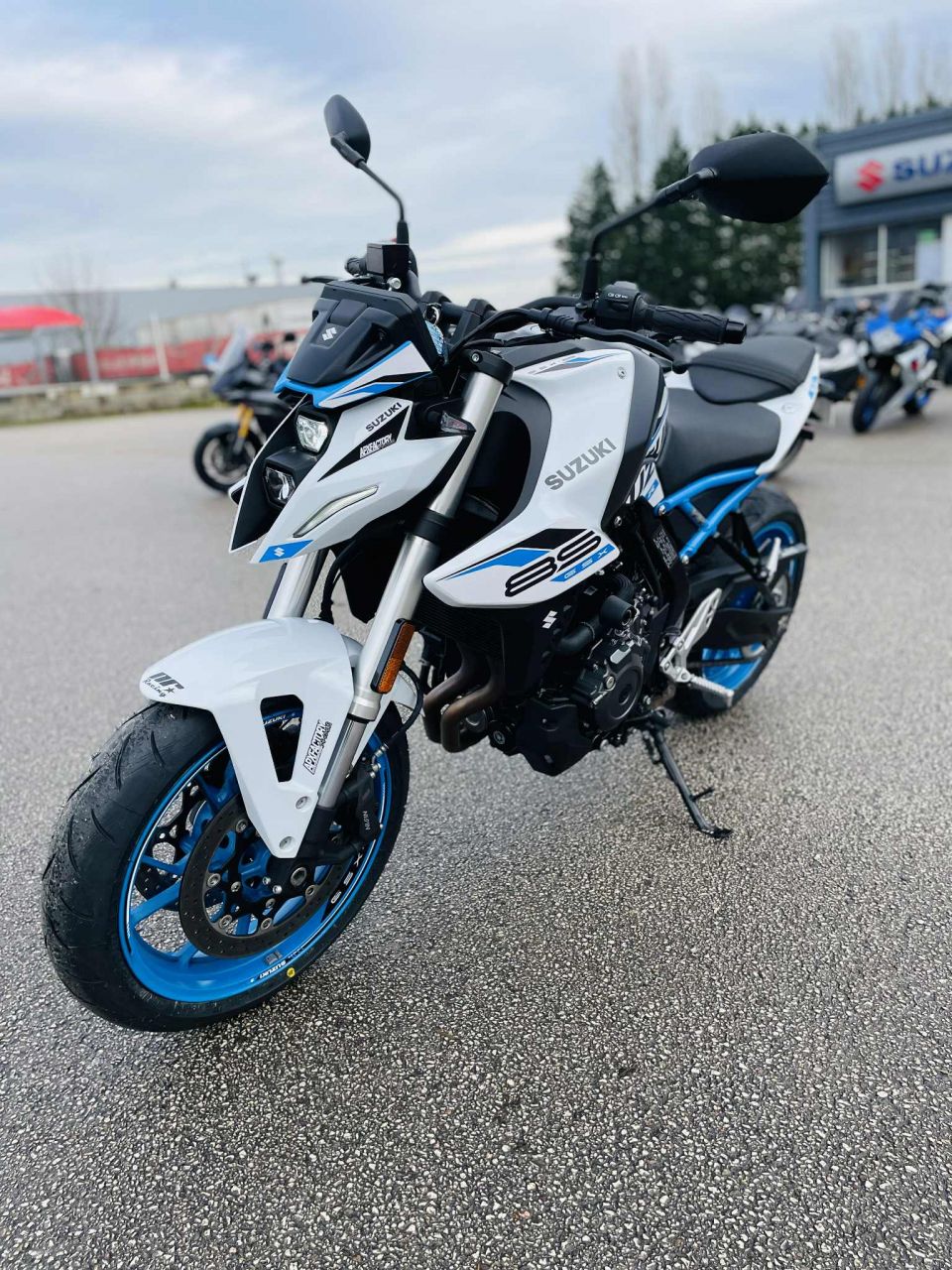 SUZUKI GSX-8S 4