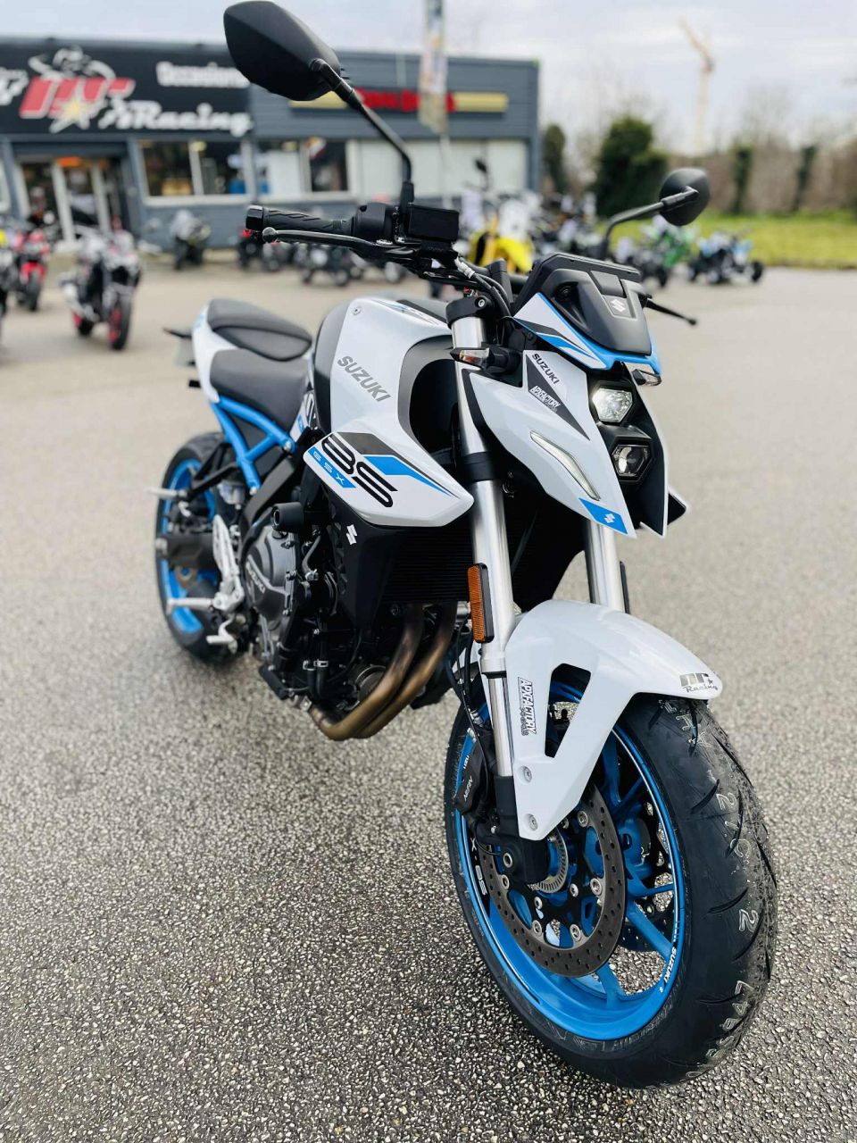 SUZUKI GSX-8S 4