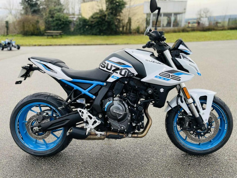 SUZUKI GSX-8S 4