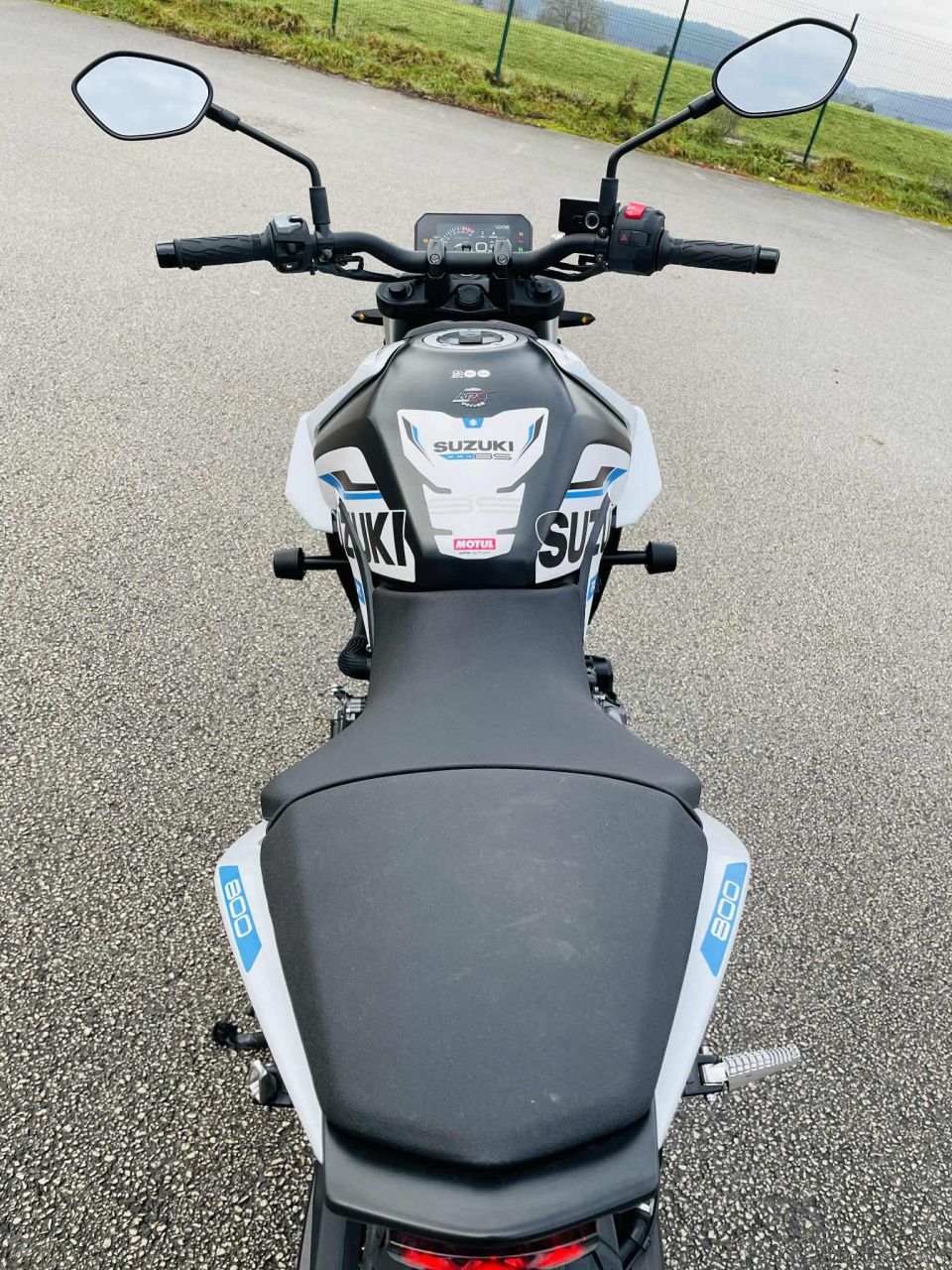 SUZUKI GSX-8S 4