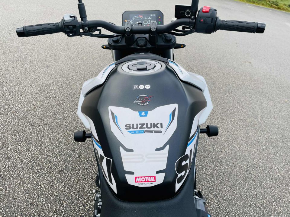 SUZUKI GSX-8S 4