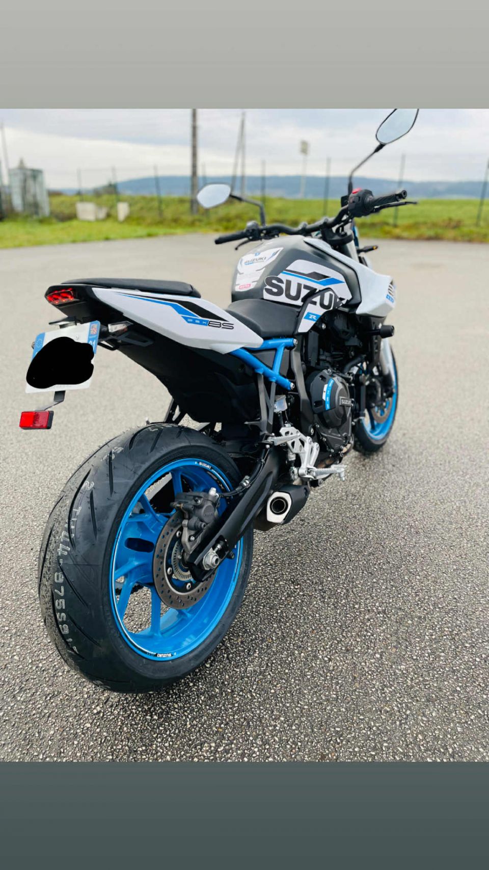 SUZUKI GSX-8S 4
