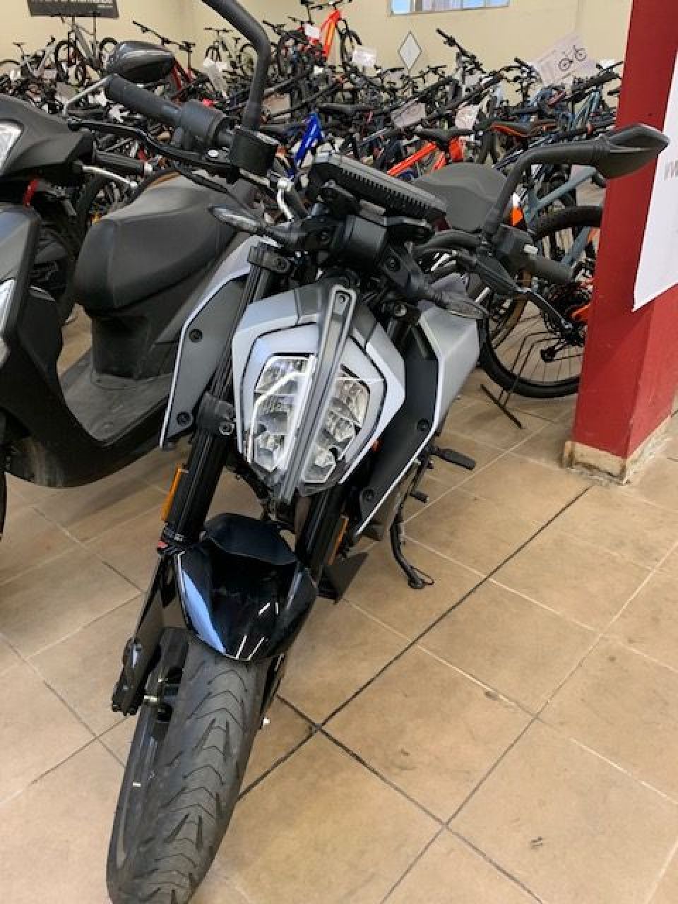 KTM 125 DUKE ABS 4