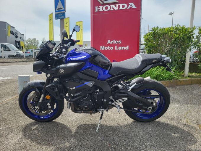YAMAHA MT-10 4