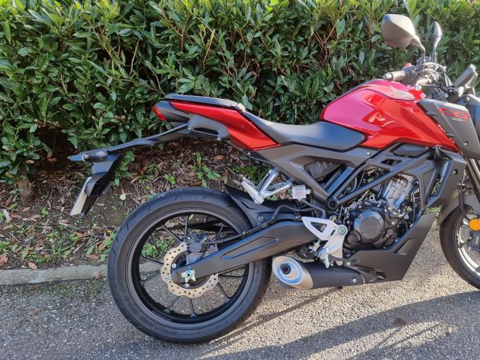 HONDA CB 125 R 4