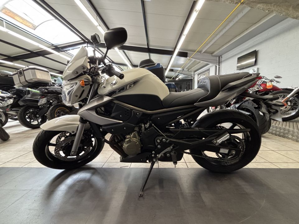YAMAHA XJ6 (47.5CV) 4