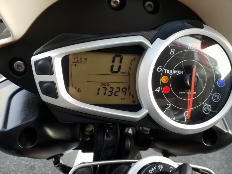 TRIUMPH SPEED TRIPLE 1050 4
