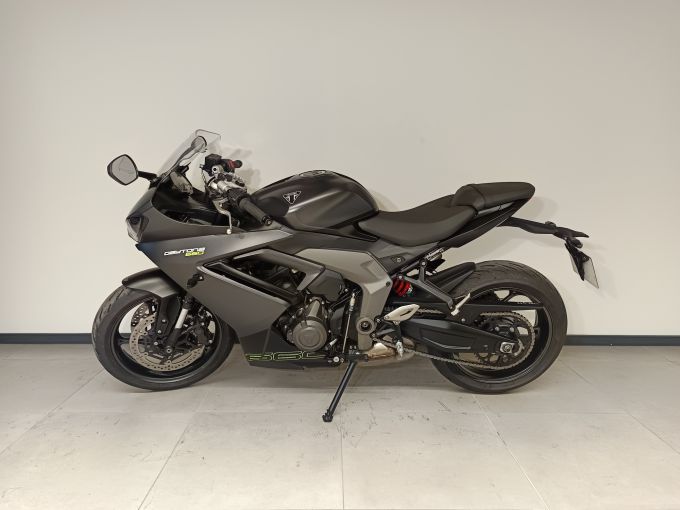 TRIUMPH 	DAYTONA 660 4