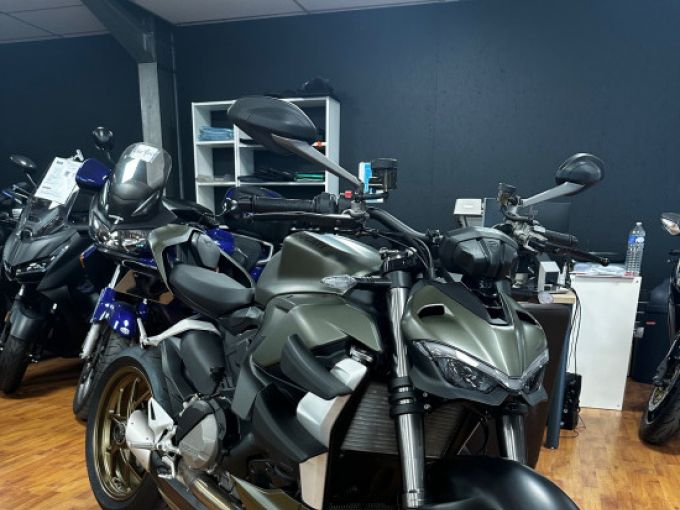 DUCATI STREETFIGHTER V2 4