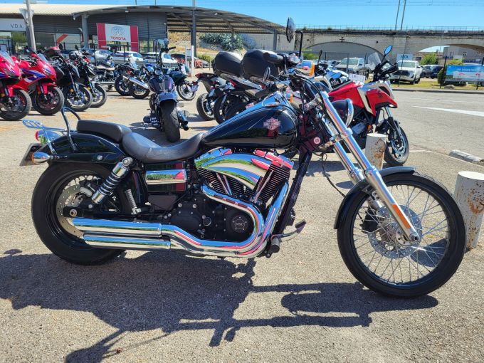 HARLEY-DAVIDSON DYNA WIDE GLIDE 1690 4
