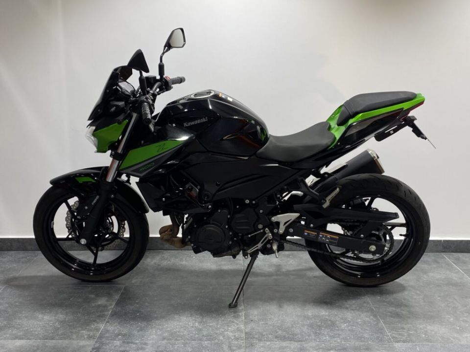KAWASAKI z 400 4