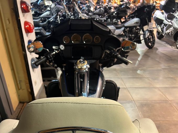 HARLEY-DAVIDSON TRIKE TRI GLIDE 1868 ULTRA 4