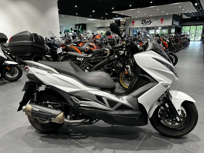 KAWASAKI J 300 ABS 4