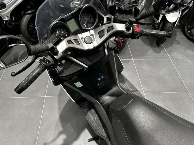 KAWASAKI J 300 ABS 4
