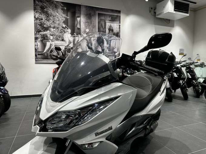 KAWASAKI J 300 ABS 4
