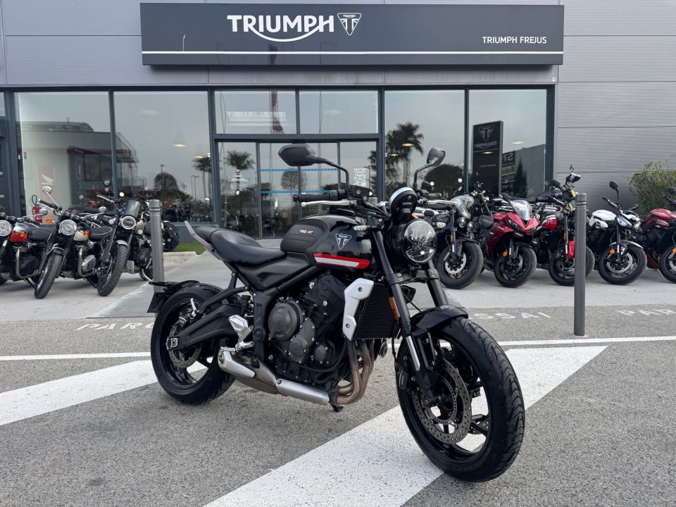 TRIUMPH TRIDENT 660 4