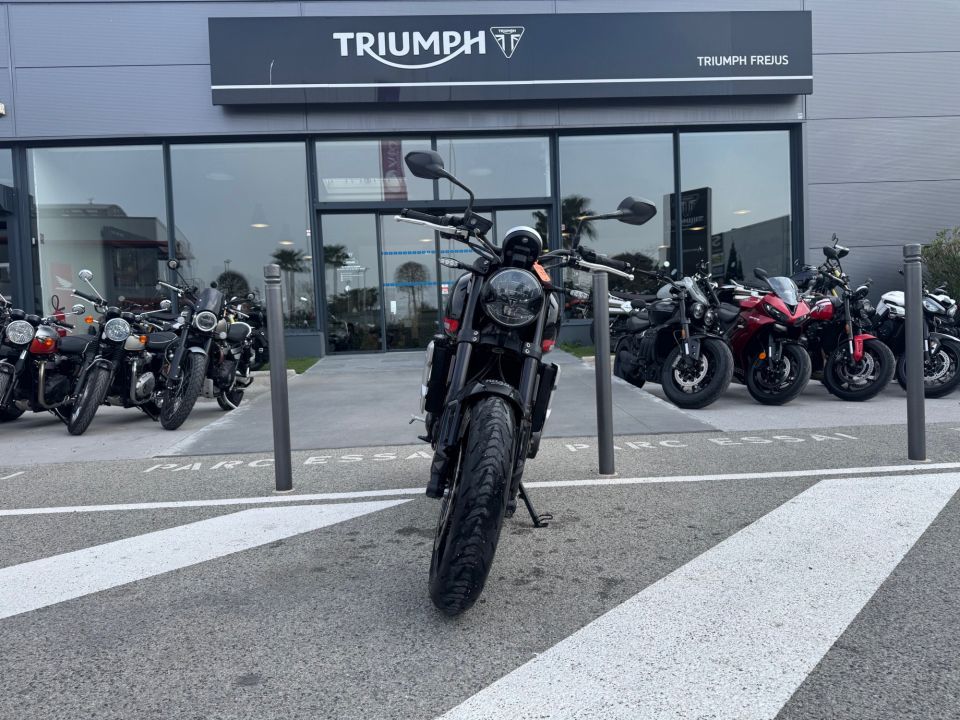 TRIUMPH TRIDENT 660 4