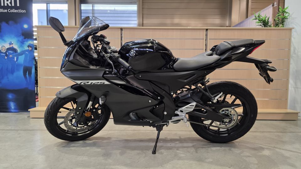 YAMAHA YZF-R 125 4
