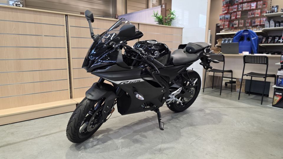 YAMAHA YZF-R 125 4