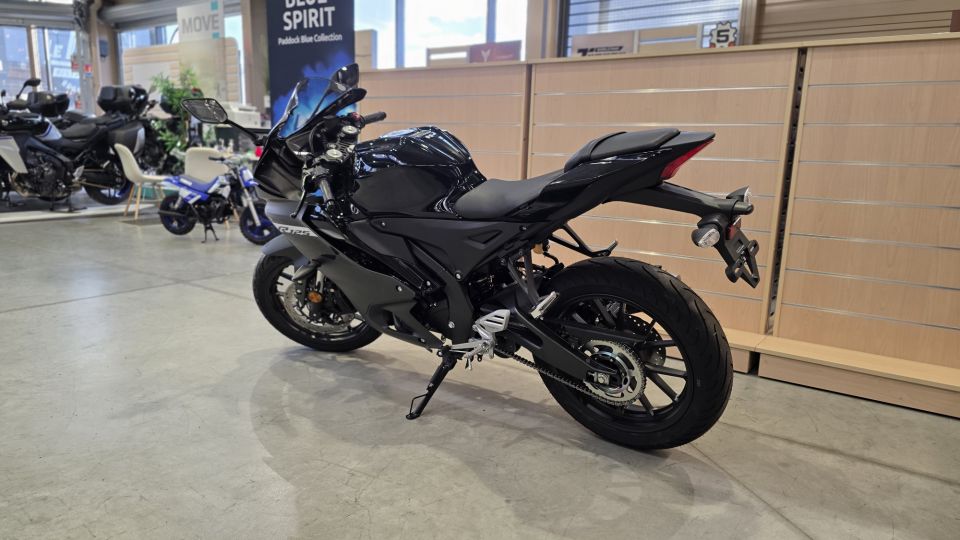 YAMAHA YZF-R 125 4