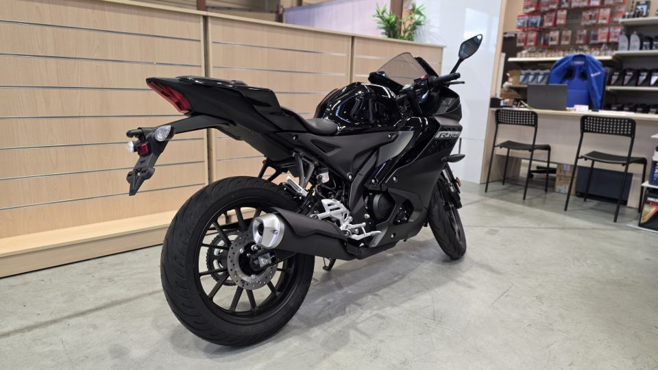 YAMAHA YZF-R 125 4