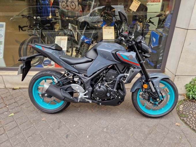 YAMAHA MT-03 4