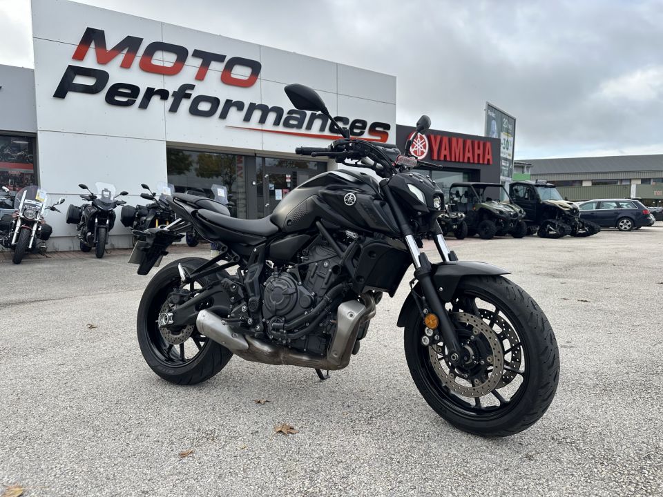 YAMAHA MT-07 (47.5CV) 4