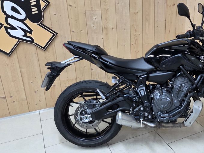 YAMAHA MT-07 (47.5CV) 4